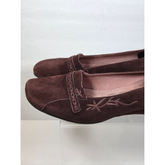 CLARKS Shoes Artisan Flats Comfort Brown Suede SlipOn Embroidered Women Size 9W - Picture 4 of 15